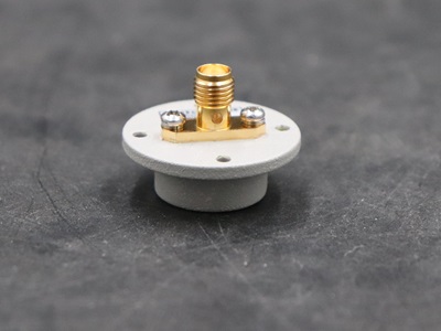 Comparing Circularly Polarized Microstrip Antennas and Horn Antennas